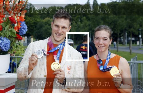 Den Haag 10 augustus 2021
De olympische sporters die een medaille hebben gewonnen op de olympische spelen van Tokyo worden geeerd door oa Mark Rutte en Minister Stef Blok. De huldiging vint plaats in het sportcentrum in het zuiderpark.
Aanwezig oa  Sifan Hassan Harrie Lavreysen  Kiran Badloe Annemiek v d Vleuten Niek Kimmann Shanne Braspennincx Abdi Nageeye Jeffrey Hoogland Gabriella Schloesser Steve Wijler Arno Kamminga Sharon v Rouwendaal Tom Dumoulin Anouk Vetter Femke Bol Nouchka Fontijn Merel Smulders Sanne v Dijke Maikel v d Vleuten Kirsten Wild Annemiek Bekkering Annette Duetz Emma Oosterwegel Marit Bouwmeester Anna v d Breggen Roy v d Berg , heren 4 roeien , dames 2 roeien, heren 4x 400m  en het nederlands dames hockeyteam .Ook chef de Mission Pieter v d Hoogenband is er natuurlijk bij .