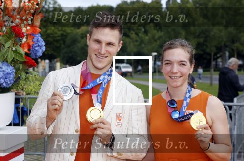 Den Haag 10 augustus 2021
De olympische sporters die een medaille hebben gewonnen op de olympische spelen van Tokyo worden geeerd door oa Mark Rutte en Minister Stef Blok. De huldiging vint plaats in het sportcentrum in het zuiderpark.
Aanwezig oa  Sifan Hassan Harrie Lavreysen  Kiran Badloe Annemiek v d Vleuten Niek Kimmann Shanne Braspennincx Abdi Nageeye Jeffrey Hoogland Gabriella Schloesser Steve Wijler Arno Kamminga Sharon v Rouwendaal Tom Dumoulin Anouk Vetter Femke Bol Nouchka Fontijn Merel Smulders Sanne v Dijke Maikel v d Vleuten Kirsten Wild Annemiek Bekkering Annette Duetz Emma Oosterwegel Marit Bouwmeester Anna v d Breggen Roy v d Berg , heren 4 roeien , dames 2 roeien, heren 4x 400m  en het nederlands dames hockeyteam .Ook chef de Mission Pieter v d Hoogenband is er natuurlijk bij .