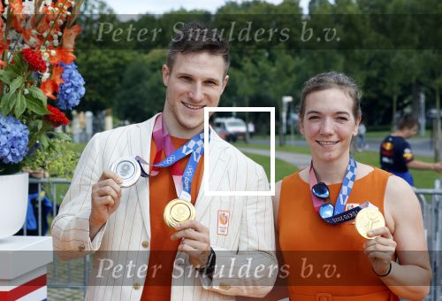 Den Haag 10 augustus 2021
De olympische sporters die een medaille hebben gewonnen op de olympische spelen van Tokyo worden geeerd door oa Mark Rutte en Minister Stef Blok. De huldiging vint plaats in het sportcentrum in het zuiderpark.
Aanwezig oa  Sifan Hassan Harrie Lavreysen  Kiran Badloe Annemiek v d Vleuten Niek Kimmann Shanne Braspennincx Abdi Nageeye Jeffrey Hoogland Gabriella Schloesser Steve Wijler Arno Kamminga Sharon v Rouwendaal Tom Dumoulin Anouk Vetter Femke Bol Nouchka Fontijn Merel Smulders Sanne v Dijke Maikel v d Vleuten Kirsten Wild Annemiek Bekkering Annette Duetz Emma Oosterwegel Marit Bouwmeester Anna v d Breggen Roy v d Berg , heren 4 roeien , dames 2 roeien, heren 4x 400m  en het nederlands dames hockeyteam .Ook chef de Mission Pieter v d Hoogenband is er natuurlijk bij .