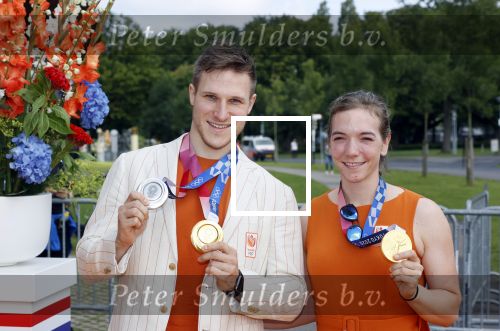Den Haag 10 augustus 2021
De olympische sporters die een medaille hebben gewonnen op de olympische spelen van Tokyo worden geeerd door oa Mark Rutte en Minister Stef Blok. De huldiging vint plaats in het sportcentrum in het zuiderpark.
Aanwezig oa  Sifan Hassan Harrie Lavreysen  Kiran Badloe Annemiek v d Vleuten Niek Kimmann Shanne Braspennincx Abdi Nageeye Jeffrey Hoogland Gabriella Schloesser Steve Wijler Arno Kamminga Sharon v Rouwendaal Tom Dumoulin Anouk Vetter Femke Bol Nouchka Fontijn Merel Smulders Sanne v Dijke Maikel v d Vleuten Kirsten Wild Annemiek Bekkering Annette Duetz Emma Oosterwegel Marit Bouwmeester Anna v d Breggen Roy v d Berg , heren 4 roeien , dames 2 roeien, heren 4x 400m  en het nederlands dames hockeyteam .Ook chef de Mission Pieter v d Hoogenband is er natuurlijk bij .