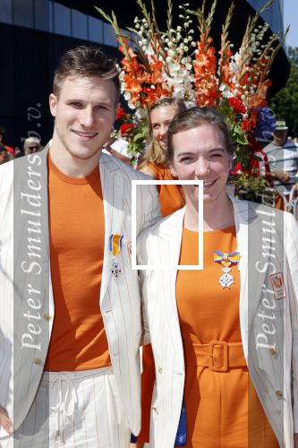 Den Haag 10 augustus 2021
De olympische sporters die een medaille hebben gewonnen op de olympische spelen van Tokyo worden geeerd door oa Mark Rutte en Minister Stef Blok. De huldiging vint plaats in het sportcentrum in het zuiderpark.
Aanwezig oa  Sifan Hassan Harrie Lavreysen  Kiran Badloe Annemiek v d Vleuten Niek Kimmann Shanne Braspennincx Abdi Nageeye Jeffrey Hoogland Gabriella Schloesser Steve Wijler Arno Kamminga Sharon v Rouwendaal Tom Dumoulin Anouk Vetter Femke Bol Nouchka Fontijn Merel Smulders Sanne v Dijke Maikel v d Vleuten Kirsten Wild Annemiek Bekkering Annette Duetz Emma Oosterwegel Marit Bouwmeester Anna v d Breggen Roy v d Berg , heren 4 roeien , dames 2 roeien, heren 4x 400m  en het nederlands dames hockeyteam .Ook chef de Mission Pieter v d Hoogenband is er natuurlijk bij .