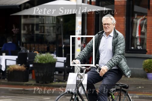 Amsterdam 9 augustus 2021
Jeroen Krabbe doet boodschappen op de fiets