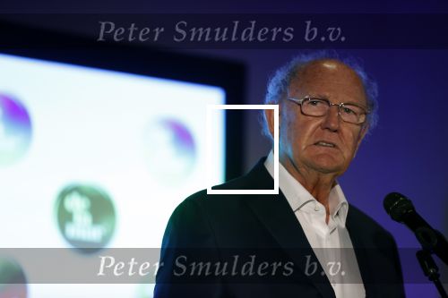 Amsterdam 26 augustus 2021
Presentatie magazine van het DeLaMar theater . Joop v d Ende geeft toespraak . Simone Kleinsma kreeg het eerste exemplaar.
