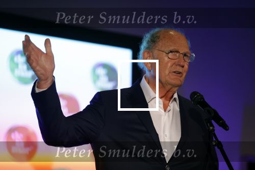 Amsterdam 26 augustus 2021
Presentatie magazine van het DeLaMar theater . Joop v d Ende geeft toespraak . Simone Kleinsma kreeg het eerste exemplaar.