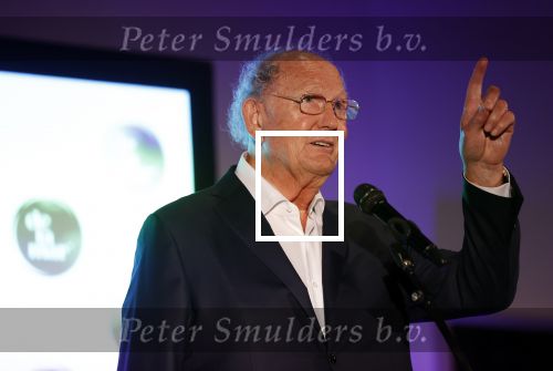 Amsterdam 26 augustus 2021
Presentatie magazine van het DeLaMar theater . Joop v d Ende geeft toespraak . Simone Kleinsma kreeg het eerste exemplaar.