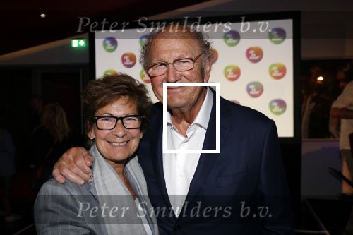 Amsterdam 26 augustus 2021
Presentatie magazine van het DeLaMar theater . Joop v d Ende geeft toespraak . Simone Kleinsma kreeg het eerste exemplaar. Joop en Janine