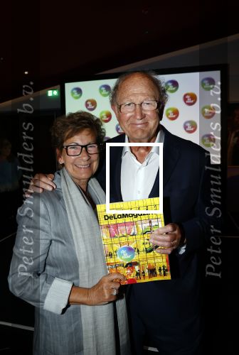 Amsterdam 26 augustus 2021
Presentatie magazine van het DeLaMar theater . Joop v d Ende geeft toespraak . Simone Kleinsma kreeg het eerste exemplaar. Joop en Janine