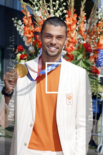 Den Haag 10 augustus 2021
De olympische sporters die een medaille hebben gewonnen op de olympische spelen van Tokyo worden geeerd door oa Mark Rutte en Minister Stef Blok. De huldiging vint plaats in het sportcentrum in het zuiderpark.
Aanwezig oa  Sifan Hassan Harrie Lavreysen  Kiran Badloe Annemiek v d Vleuten Niek Kimmann Shanne Braspennincx Abdi Nageeye Jeffrey Hoogland Gabriella Schloesser Steve Wijler Arno Kamminga Sharon v Rouwendaal Tom Dumoulin Anouk Vetter Femke Bol Nouchka Fontijn Merel Smulders Sanne v Dijke Maikel v d Vleuten Kirsten Wild Annemiek Bekkering Annette Duetz Emma Oosterwegel Marit Bouwmeester Anna v d Breggen Roy v d Berg , heren 4 roeien , dames 2 roeien, heren 4x 400m  en het nederlands dames hockeyteam .Ook chef de Mission Pieter v d Hoogenband is er natuurlijk bij .