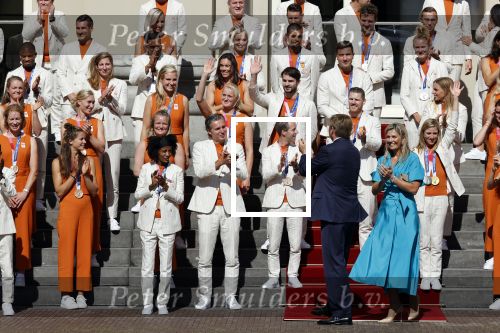 Den Haag 10 augustus 2021
Koning Willem Alexander en Koningin Maxima ontvangen op paleis noordeinde alle medaillewinnaars van de Olympische spelen in Tokyo. oa Sifan Hassan Harrie Lavreysen  Kiran Badloe Annemiek v d Vleuten Niek Kimmann Shanne Braspennincx Abdi Nageeye Jeffrey Hoogland Gabriella Schloesser Steve Wijler Arno Kamminga Sharon v Rouwendaal Tom Dumoulin Anouk Vetter Femke Bol Nouchka Fontijn Merel Smulders Sanne v Dijke Maikel v d Vleuten Kirsten Wild Annemiek Bekkering Annette Duetz Emma Oosterwegel Marit Bouwmeester Anna v d Breggen Roy v d Berg , heren 4 roeien , dames 2 roeien, heren 4x 400m  en het nederlands dames hockeyteam .Ook chef de Mission Pieter v d Hoogenband is er natuurlijk bij .