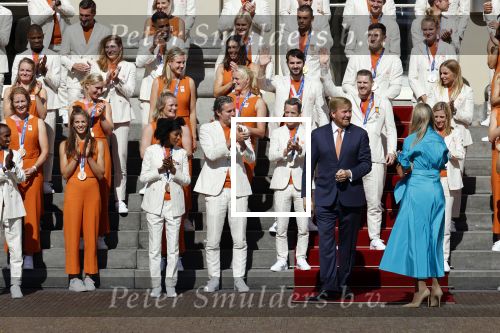Den Haag 10 augustus 2021
Koning Willem Alexander en Koningin Maxima ontvangen op paleis noordeinde alle medaillewinnaars van de Olympische spelen in Tokyo. oa Sifan Hassan Harrie Lavreysen  Kiran Badloe Annemiek v d Vleuten Niek Kimmann Shanne Braspennincx Abdi Nageeye Jeffrey Hoogland Gabriella Schloesser Steve Wijler Arno Kamminga Sharon v Rouwendaal Tom Dumoulin Anouk Vetter Femke Bol Nouchka Fontijn Merel Smulders Sanne v Dijke Maikel v d Vleuten Kirsten Wild Annemiek Bekkering Annette Duetz Emma Oosterwegel Marit Bouwmeester Anna v d Breggen Roy v d Berg , heren 4 roeien , dames 2 roeien, heren 4x 400m  en het nederlands dames hockeyteam .Ook chef de Mission Pieter v d Hoogenband is er natuurlijk bij .