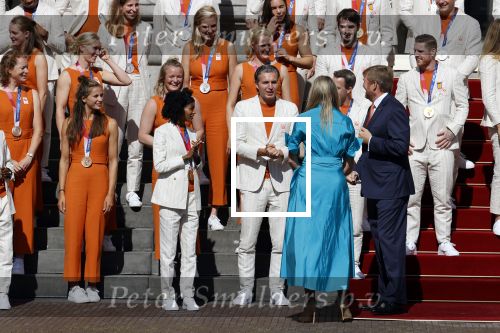 Den Haag 10 augustus 2021
Koning Willem Alexander en Koningin Maxima ontvangen op paleis noordeinde alle medaillewinnaars van de Olympische spelen in Tokyo. oa Sifan Hassan Harrie Lavreysen  Kiran Badloe Annemiek v d Vleuten Niek Kimmann Shanne Braspennincx Abdi Nageeye Jeffrey Hoogland Gabriella Schloesser Steve Wijler Arno Kamminga Sharon v Rouwendaal Tom Dumoulin Anouk Vetter Femke Bol Nouchka Fontijn Merel Smulders Sanne v Dijke Maikel v d Vleuten Kirsten Wild Annemiek Bekkering Annette Duetz Emma Oosterwegel Marit Bouwmeester Anna v d Breggen Roy v d Berg , heren 4 roeien , dames 2 roeien, heren 4x 400m  en het nederlands dames hockeyteam .Ook chef de Mission Pieter v d Hoogenband is er natuurlijk bij .