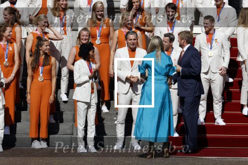 Den Haag 10 augustus 2021
Koning Willem Alexander en Koningin Maxima ontvangen op paleis noordeinde alle medaillewinnaars van de Olympische spelen in Tokyo. oa Sifan Hassan Harrie Lavreysen  Kiran Badloe Annemiek v d Vleuten Niek Kimmann Shanne Braspennincx Abdi Nageeye Jeffrey Hoogland Gabriella Schloesser Steve Wijler Arno Kamminga Sharon v Rouwendaal Tom Dumoulin Anouk Vetter Femke Bol Nouchka Fontijn Merel Smulders Sanne v Dijke Maikel v d Vleuten Kirsten Wild Annemiek Bekkering Annette Duetz Emma Oosterwegel Marit Bouwmeester Anna v d Breggen Roy v d Berg , heren 4 roeien , dames 2 roeien, heren 4x 400m  en het nederlands dames hockeyteam .Ook chef de Mission Pieter v d Hoogenband is er natuurlijk bij .