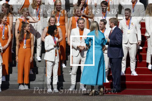 Den Haag 10 augustus 2021
Koning Willem Alexander en Koningin Maxima ontvangen op paleis noordeinde alle medaillewinnaars van de Olympische spelen in Tokyo. oa Sifan Hassan Harrie Lavreysen  Kiran Badloe Annemiek v d Vleuten Niek Kimmann Shanne Braspennincx Abdi Nageeye Jeffrey Hoogland Gabriella Schloesser Steve Wijler Arno Kamminga Sharon v Rouwendaal Tom Dumoulin Anouk Vetter Femke Bol Nouchka Fontijn Merel Smulders Sanne v Dijke Maikel v d Vleuten Kirsten Wild Annemiek Bekkering Annette Duetz Emma Oosterwegel Marit Bouwmeester Anna v d Breggen Roy v d Berg , heren 4 roeien , dames 2 roeien, heren 4x 400m  en het nederlands dames hockeyteam .Ook chef de Mission Pieter v d Hoogenband is er natuurlijk bij .