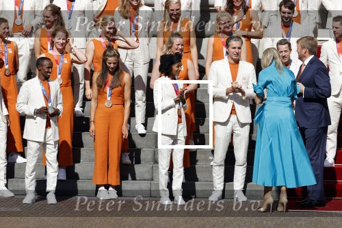 Den Haag 10 augustus 2021
Koning Willem Alexander en Koningin Maxima ontvangen op paleis noordeinde alle medaillewinnaars van de Olympische spelen in Tokyo. oa Sifan Hassan Harrie Lavreysen  Kiran Badloe Annemiek v d Vleuten Niek Kimmann Shanne Braspennincx Abdi Nageeye Jeffrey Hoogland Gabriella Schloesser Steve Wijler Arno Kamminga Sharon v Rouwendaal Tom Dumoulin Anouk Vetter Femke Bol Nouchka Fontijn Merel Smulders Sanne v Dijke Maikel v d Vleuten Kirsten Wild Annemiek Bekkering Annette Duetz Emma Oosterwegel Marit Bouwmeester Anna v d Breggen Roy v d Berg , heren 4 roeien , dames 2 roeien, heren 4x 400m  en het nederlands dames hockeyteam .Ook chef de Mission Pieter v d Hoogenband is er natuurlijk bij .