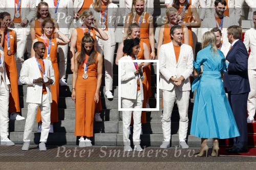 Den Haag 10 augustus 2021
Koning Willem Alexander en Koningin Maxima ontvangen op paleis noordeinde alle medaillewinnaars van de Olympische spelen in Tokyo. oa Sifan Hassan Harrie Lavreysen  Kiran Badloe Annemiek v d Vleuten Niek Kimmann Shanne Braspennincx Abdi Nageeye Jeffrey Hoogland Gabriella Schloesser Steve Wijler Arno Kamminga Sharon v Rouwendaal Tom Dumoulin Anouk Vetter Femke Bol Nouchka Fontijn Merel Smulders Sanne v Dijke Maikel v d Vleuten Kirsten Wild Annemiek Bekkering Annette Duetz Emma Oosterwegel Marit Bouwmeester Anna v d Breggen Roy v d Berg , heren 4 roeien , dames 2 roeien, heren 4x 400m  en het nederlands dames hockeyteam .Ook chef de Mission Pieter v d Hoogenband is er natuurlijk bij .