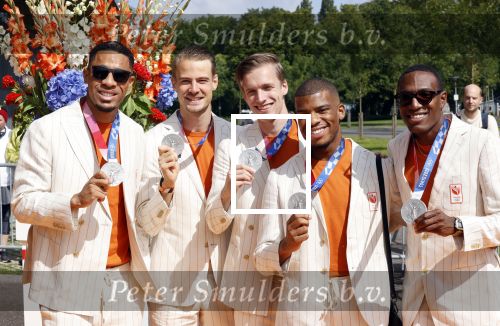 Den Haag 10 augustus 2021
De olympische sporters die een medaille hebben gewonnen op de olympische spelen van Tokyo worden geeerd door oa Mark Rutte en Minister Stef Blok. De huldiging vint plaats in het sportcentrum in het zuiderpark.
Aanwezig oa  Sifan Hassan Harrie Lavreysen  Kiran Badloe Annemiek v d Vleuten Niek Kimmann Shanne Braspennincx Abdi Nageeye Jeffrey Hoogland Gabriella Schloesser Steve Wijler Arno Kamminga Sharon v Rouwendaal Tom Dumoulin Anouk Vetter Femke Bol Nouchka Fontijn Merel Smulders Sanne v Dijke Maikel v d Vleuten Kirsten Wild Annemiek Bekkering Annette Duetz Emma Oosterwegel Marit Bouwmeester Anna v d Breggen Roy v d Berg , heren 4 roeien , dames 2 roeien, heren 4x 400m  en het nederlands dames hockeyteam .Ook chef de Mission Pieter v d Hoogenband is er natuurlijk bij . 4x 400 meter Liemarvin Bonevacia Jochem Dobber Tony v Diepen Terrence Agard en Ramsey Angela