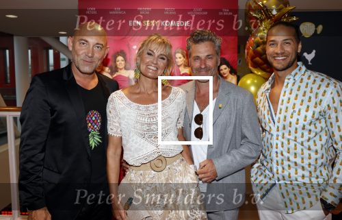 Utrecht 17 augustus 2021
Premiere Niks vreemds aan in Pathe Leidse Rijn.
cast met Loek Peters Peggy Vrijens Frederik Brom en Juvat Westendorp