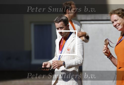 Den Haag 10 augustus 2021
Koning Willem Alexander en Koningin Maxima ontvangen op paleis noordeinde alle medaillewinnaars van de Olympische spelen in Tokyo. oa Sifan Hassan Harrie Lavreysen  Kiran Badloe Annemiek v d Vleuten Niek Kimmann Shanne Braspennincx Abdi Nageeye Jeffrey Hoogland Gabriella Schloesser Steve Wijler Arno Kamminga Sharon v Rouwendaal Tom Dumoulin Anouk Vetter Femke Bol Nouchka Fontijn Merel Smulders Sanne v Dijke Maikel v d Vleuten Kirsten Wild Annemiek Bekkering Annette Duetz Emma Oosterwegel Marit Bouwmeester Anna v d Breggen Roy v d Berg , heren 4 roeien , dames 2 roeien, heren 4x 400m  en het nederlands dames hockeyteam .Ook chef de Mission Pieter v d Hoogenband is er natuurlijk bij .