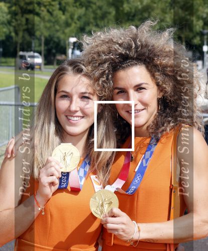 Den Haag 10 augustus 2021
De olympische sporters die een medaille hebben gewonnen op de olympische spelen van Tokyo worden geeerd door oa Mark Rutte en Minister Stef Blok. De huldiging vint plaats in het sportcentrum in het zuiderpark.
Aanwezig oa  Sifan Hassan Harrie Lavreysen  Kiran Badloe Annemiek v d Vleuten Niek Kimmann Shanne Braspennincx Abdi Nageeye Jeffrey Hoogland Gabriella Schloesser Steve Wijler Arno Kamminga Sharon v Rouwendaal Tom Dumoulin Anouk Vetter Femke Bol Nouchka Fontijn Merel Smulders Sanne v Dijke Maikel v d Vleuten Kirsten Wild Annemiek Bekkering Annette Duetz Emma Oosterwegel Marit Bouwmeester Anna v d Breggen Roy v d Berg , heren 4 roeien , dames 2 roeien, heren 4x 400m  en het nederlands dames hockeyteam .Ook chef de Mission Pieter v d Hoogenband is er natuurlijk bij . Maria Verschoor en Xan de Waard