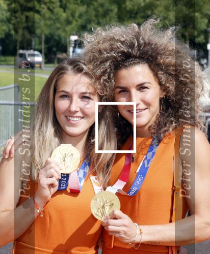 Den Haag 10 augustus 2021
De olympische sporters die een medaille hebben gewonnen op de olympische spelen van Tokyo worden geeerd door oa Mark Rutte en Minister Stef Blok. De huldiging vint plaats in het sportcentrum in het zuiderpark.
Aanwezig oa  Sifan Hassan Harrie Lavreysen  Kiran Badloe Annemiek v d Vleuten Niek Kimmann Shanne Braspennincx Abdi Nageeye Jeffrey Hoogland Gabriella Schloesser Steve Wijler Arno Kamminga Sharon v Rouwendaal Tom Dumoulin Anouk Vetter Femke Bol Nouchka Fontijn Merel Smulders Sanne v Dijke Maikel v d Vleuten Kirsten Wild Annemiek Bekkering Annette Duetz Emma Oosterwegel Marit Bouwmeester Anna v d Breggen Roy v d Berg , heren 4 roeien , dames 2 roeien, heren 4x 400m  en het nederlands dames hockeyteam .Ook chef de Mission Pieter v d Hoogenband is er natuurlijk bij . Maria Verschoor en Xan de Waard