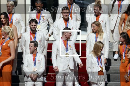 Den Haag 10 augustus 2021
Koning Willem Alexander en Koningin Maxima ontvangen op paleis noordeinde alle medaillewinnaars van de Olympische spelen in Tokyo. oa Sifan Hassan Harrie Lavreysen  Kiran Badloe Annemiek v d Vleuten Niek Kimmann Shanne Braspennincx Abdi Nageeye Jeffrey Hoogland Gabriella Schloesser Steve Wijler Arno Kamminga Sharon v Rouwendaal Tom Dumoulin Anouk Vetter Femke Bol Nouchka Fontijn Merel Smulders Sanne v Dijke Maikel v d Vleuten Kirsten Wild Annemiek Bekkering Annette Duetz Emma Oosterwegel Marit Bouwmeester Anna v d Breggen Roy v d Berg , heren 4 roeien , dames 2 roeien, heren 4x 400m  en het nederlands dames hockeyteam .Ook chef de Mission Pieter v d Hoogenband is er natuurlijk bij .