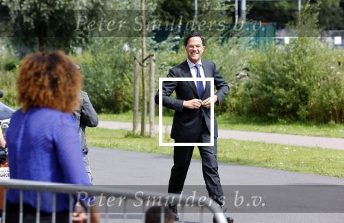 Den Haag 10 augustus 2021
De olympische sporters die een medaille hebben gewonnen op de olympische spelen van Tokyo worden geeerd door oa Mark Rutte en Minister Stef Blok. De huldiging vint plaats in het sportcentrum in het zuiderpark.
Aanwezig oa  Sifan Hassan Harrie Lavreysen  Kiran Badloe Annemiek v d Vleuten Niek Kimmann Shanne Braspennincx Abdi Nageeye Jeffrey Hoogland Gabriella Schloesser Steve Wijler Arno Kamminga Sharon v Rouwendaal Tom Dumoulin Anouk Vetter Femke Bol Nouchka Fontijn Merel Smulders Sanne v Dijke Maikel v d Vleuten Kirsten Wild Annemiek Bekkering Annette Duetz Emma Oosterwegel Marit Bouwmeester Anna v d Breggen Roy v d Berg , heren 4 roeien , dames 2 roeien, heren 4x 400m  en het nederlands dames hockeyteam .Ook chef de Mission Pieter v d Hoogenband is er natuurlijk bij .