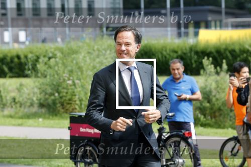 Den Haag 10 augustus 2021
De olympische sporters die een medaille hebben gewonnen op de olympische spelen van Tokyo worden geeerd door oa Mark Rutte en Minister Stef Blok. De huldiging vint plaats in het sportcentrum in het zuiderpark.
Aanwezig oa  Sifan Hassan Harrie Lavreysen  Kiran Badloe Annemiek v d Vleuten Niek Kimmann Shanne Braspennincx Abdi Nageeye Jeffrey Hoogland Gabriella Schloesser Steve Wijler Arno Kamminga Sharon v Rouwendaal Tom Dumoulin Anouk Vetter Femke Bol Nouchka Fontijn Merel Smulders Sanne v Dijke Maikel v d Vleuten Kirsten Wild Annemiek Bekkering Annette Duetz Emma Oosterwegel Marit Bouwmeester Anna v d Breggen Roy v d Berg , heren 4 roeien , dames 2 roeien, heren 4x 400m  en het nederlands dames hockeyteam .Ook chef de Mission Pieter v d Hoogenband is er natuurlijk bij .