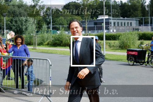 Den Haag 10 augustus 2021
De olympische sporters die een medaille hebben gewonnen op de olympische spelen van Tokyo worden geeerd door oa Mark Rutte en Minister Stef Blok. De huldiging vint plaats in het sportcentrum in het zuiderpark.
Aanwezig oa  Sifan Hassan Harrie Lavreysen  Kiran Badloe Annemiek v d Vleuten Niek Kimmann Shanne Braspennincx Abdi Nageeye Jeffrey Hoogland Gabriella Schloesser Steve Wijler Arno Kamminga Sharon v Rouwendaal Tom Dumoulin Anouk Vetter Femke Bol Nouchka Fontijn Merel Smulders Sanne v Dijke Maikel v d Vleuten Kirsten Wild Annemiek Bekkering Annette Duetz Emma Oosterwegel Marit Bouwmeester Anna v d Breggen Roy v d Berg , heren 4 roeien , dames 2 roeien, heren 4x 400m  en het nederlands dames hockeyteam .Ook chef de Mission Pieter v d Hoogenband is er natuurlijk bij .