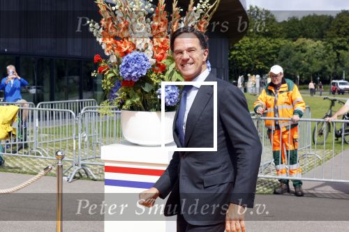 Den Haag 10 augustus 2021
De olympische sporters die een medaille hebben gewonnen op de olympische spelen van Tokyo worden geeerd door oa Mark Rutte en Minister Stef Blok. De huldiging vint plaats in het sportcentrum in het zuiderpark.
Aanwezig oa  Sifan Hassan Harrie Lavreysen  Kiran Badloe Annemiek v d Vleuten Niek Kimmann Shanne Braspennincx Abdi Nageeye Jeffrey Hoogland Gabriella Schloesser Steve Wijler Arno Kamminga Sharon v Rouwendaal Tom Dumoulin Anouk Vetter Femke Bol Nouchka Fontijn Merel Smulders Sanne v Dijke Maikel v d Vleuten Kirsten Wild Annemiek Bekkering Annette Duetz Emma Oosterwegel Marit Bouwmeester Anna v d Breggen Roy v d Berg , heren 4 roeien , dames 2 roeien, heren 4x 400m  en het nederlands dames hockeyteam .Ook chef de Mission Pieter v d Hoogenband is er natuurlijk bij .