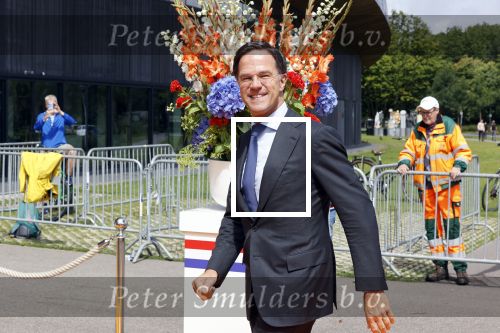 Den Haag 10 augustus 2021
De olympische sporters die een medaille hebben gewonnen op de olympische spelen van Tokyo worden geeerd door oa Mark Rutte en Minister Stef Blok. De huldiging vint plaats in het sportcentrum in het zuiderpark.
Aanwezig oa  Sifan Hassan Harrie Lavreysen  Kiran Badloe Annemiek v d Vleuten Niek Kimmann Shanne Braspennincx Abdi Nageeye Jeffrey Hoogland Gabriella Schloesser Steve Wijler Arno Kamminga Sharon v Rouwendaal Tom Dumoulin Anouk Vetter Femke Bol Nouchka Fontijn Merel Smulders Sanne v Dijke Maikel v d Vleuten Kirsten Wild Annemiek Bekkering Annette Duetz Emma Oosterwegel Marit Bouwmeester Anna v d Breggen Roy v d Berg , heren 4 roeien , dames 2 roeien, heren 4x 400m  en het nederlands dames hockeyteam .Ook chef de Mission Pieter v d Hoogenband is er natuurlijk bij .