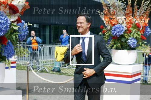 Den Haag 10 augustus 2021
De olympische sporters die een medaille hebben gewonnen op de olympische spelen van Tokyo worden geeerd door oa Mark Rutte en Minister Stef Blok. De huldiging vint plaats in het sportcentrum in het zuiderpark.
Aanwezig oa  Sifan Hassan Harrie Lavreysen  Kiran Badloe Annemiek v d Vleuten Niek Kimmann Shanne Braspennincx Abdi Nageeye Jeffrey Hoogland Gabriella Schloesser Steve Wijler Arno Kamminga Sharon v Rouwendaal Tom Dumoulin Anouk Vetter Femke Bol Nouchka Fontijn Merel Smulders Sanne v Dijke Maikel v d Vleuten Kirsten Wild Annemiek Bekkering Annette Duetz Emma Oosterwegel Marit Bouwmeester Anna v d Breggen Roy v d Berg , heren 4 roeien , dames 2 roeien, heren 4x 400m  en het nederlands dames hockeyteam .Ook chef de Mission Pieter v d Hoogenband is er natuurlijk bij .