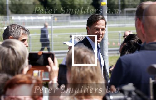 Den Haag 10 augustus 2021
De olympische sporters die een medaille hebben gewonnen op de olympische spelen van Tokyo worden geeerd door oa Mark Rutte en Minister Stef Blok. De huldiging vint plaats in het sportcentrum in het zuiderpark.
Aanwezig oa  Sifan Hassan Harrie Lavreysen  Kiran Badloe Annemiek v d Vleuten Niek Kimmann Shanne Braspennincx Abdi Nageeye Jeffrey Hoogland Gabriella Schloesser Steve Wijler Arno Kamminga Sharon v Rouwendaal Tom Dumoulin Anouk Vetter Femke Bol Nouchka Fontijn Merel Smulders Sanne v Dijke Maikel v d Vleuten Kirsten Wild Annemiek Bekkering Annette Duetz Emma Oosterwegel Marit Bouwmeester Anna v d Breggen Roy v d Berg , heren 4 roeien , dames 2 roeien, heren 4x 400m  en het nederlands dames hockeyteam .Ook chef de Mission Pieter v d Hoogenband is er natuurlijk bij .