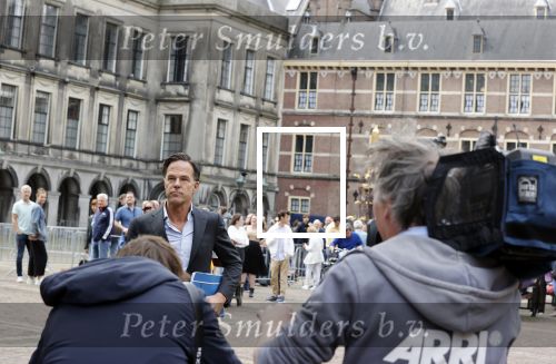 Den Haag 31 augustus 2021
Mark Rutte , Wopke Hoekstra Lillianne Ploumen Jesse Klaver Sigrid Kaag Gert Jan Segers en Rob Jetten op gesprek bij Mariette Hamer ivm vormen van nieuwe regering op het binnenhof.