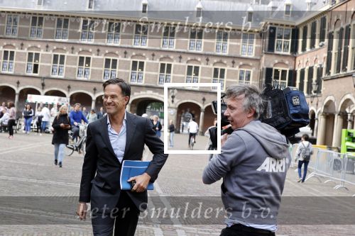 Den Haag 31 augustus 2021
Mark Rutte , Wopke Hoekstra Lillianne Ploumen Jesse Klaver Sigrid Kaag Gert Jan Segers en Rob Jetten op gesprek bij Mariette Hamer ivm vormen van nieuwe regering op het binnenhof.