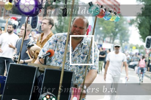 Amsterdam 21 augustus 2021
Demonstratie Mute us in amsterdam . Er zijn meerdere djs aanwezig zoals Sunnery James Ryan Marciano Ronald Molendijk Fred v Leer Sidney Brandeis en Menno Kohler.