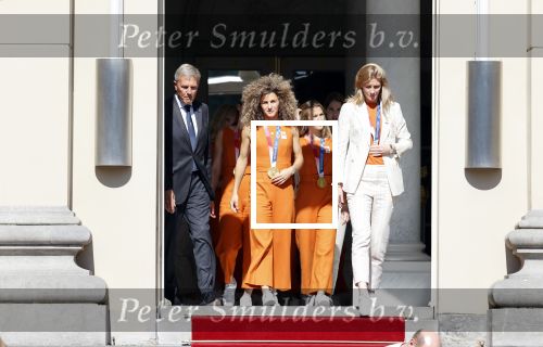 Den Haag 10 augustus 2021
Koning Willem Alexander en Koningin Maxima ontvangen op paleis noordeinde alle medaillewinnaars van de Olympische spelen in Tokyo. oa Sifan Hassan Harrie Lavreysen  Kiran Badloe Annemiek v d Vleuten Niek Kimmann Shanne Braspennincx Abdi Nageeye Jeffrey Hoogland Gabriella Schloesser Steve Wijler Arno Kamminga Sharon v Rouwendaal Tom Dumoulin Anouk Vetter Femke Bol Nouchka Fontijn Merel Smulders Sanne v Dijke Maikel v d Vleuten Kirsten Wild Annemiek Bekkering Annette Duetz Emma Oosterwegel Marit Bouwmeester Anna v d Breggen Roy v d Berg , heren 4 roeien , dames 2 roeien, heren 4x 400m  en het nederlands dames hockeyteam .Ook chef de Mission Pieter v d Hoogenband is er natuurlijk bij .