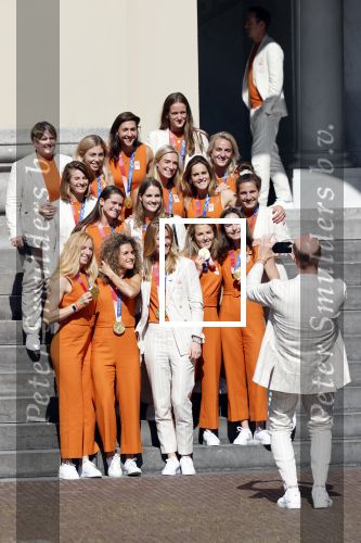 Den Haag 10 augustus 2021
Koning Willem Alexander en Koningin Maxima ontvangen op paleis noordeinde alle medaillewinnaars van de Olympische spelen in Tokyo. oa Sifan Hassan Harrie Lavreysen  Kiran Badloe Annemiek v d Vleuten Niek Kimmann Shanne Braspennincx Abdi Nageeye Jeffrey Hoogland Gabriella Schloesser Steve Wijler Arno Kamminga Sharon v Rouwendaal Tom Dumoulin Anouk Vetter Femke Bol Nouchka Fontijn Merel Smulders Sanne v Dijke Maikel v d Vleuten Kirsten Wild Annemiek Bekkering Annette Duetz Emma Oosterwegel Marit Bouwmeester Anna v d Breggen Roy v d Berg , heren 4 roeien , dames 2 roeien, heren 4x 400m  en het nederlands dames hockeyteam .Ook chef de Mission Pieter v d Hoogenband is er natuurlijk bij .