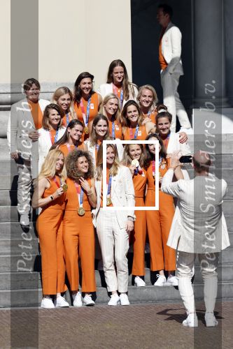 Den Haag 10 augustus 2021
Koning Willem Alexander en Koningin Maxima ontvangen op paleis noordeinde alle medaillewinnaars van de Olympische spelen in Tokyo. oa Sifan Hassan Harrie Lavreysen  Kiran Badloe Annemiek v d Vleuten Niek Kimmann Shanne Braspennincx Abdi Nageeye Jeffrey Hoogland Gabriella Schloesser Steve Wijler Arno Kamminga Sharon v Rouwendaal Tom Dumoulin Anouk Vetter Femke Bol Nouchka Fontijn Merel Smulders Sanne v Dijke Maikel v d Vleuten Kirsten Wild Annemiek Bekkering Annette Duetz Emma Oosterwegel Marit Bouwmeester Anna v d Breggen Roy v d Berg , heren 4 roeien , dames 2 roeien, heren 4x 400m  en het nederlands dames hockeyteam .Ook chef de Mission Pieter v d Hoogenband is er natuurlijk bij .