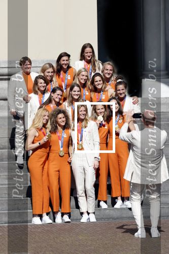 Den Haag 10 augustus 2021
Koning Willem Alexander en Koningin Maxima ontvangen op paleis noordeinde alle medaillewinnaars van de Olympische spelen in Tokyo. oa Sifan Hassan Harrie Lavreysen  Kiran Badloe Annemiek v d Vleuten Niek Kimmann Shanne Braspennincx Abdi Nageeye Jeffrey Hoogland Gabriella Schloesser Steve Wijler Arno Kamminga Sharon v Rouwendaal Tom Dumoulin Anouk Vetter Femke Bol Nouchka Fontijn Merel Smulders Sanne v Dijke Maikel v d Vleuten Kirsten Wild Annemiek Bekkering Annette Duetz Emma Oosterwegel Marit Bouwmeester Anna v d Breggen Roy v d Berg , heren 4 roeien , dames 2 roeien, heren 4x 400m  en het nederlands dames hockeyteam .Ook chef de Mission Pieter v d Hoogenband is er natuurlijk bij .