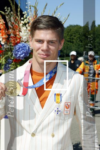 Den Haag 10 augustus 2021
De olympische sporters die een medaille hebben gewonnen op de olympische spelen van Tokyo worden geeerd door oa Mark Rutte en Minister Stef Blok. De huldiging vint plaats in het sportcentrum in het zuiderpark.
Aanwezig oa  Sifan Hassan Harrie Lavreysen  Kiran Badloe Annemiek v d Vleuten Niek Kimmann Shanne Braspennincx Abdi Nageeye Jeffrey Hoogland Gabriella Schloesser Steve Wijler Arno Kamminga Sharon v Rouwendaal Tom Dumoulin Anouk Vetter Femke Bol Nouchka Fontijn Merel Smulders Sanne v Dijke Maikel v d Vleuten Kirsten Wild Annemiek Bekkering Annette Duetz Emma Oosterwegel Marit Bouwmeester Anna v d Breggen Roy v d Berg , heren 4 roeien , dames 2 roeien, heren 4x 400m  en het nederlands dames hockeyteam .Ook chef de Mission Pieter v d Hoogenband is er natuurlijk bij .
