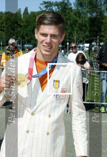 Den Haag 10 augustus 2021
De olympische sporters die een medaille hebben gewonnen op de olympische spelen van Tokyo worden geeerd door oa Mark Rutte en Minister Stef Blok. De huldiging vint plaats in het sportcentrum in het zuiderpark.
Aanwezig oa  Sifan Hassan Harrie Lavreysen  Kiran Badloe Annemiek v d Vleuten Niek Kimmann Shanne Braspennincx Abdi Nageeye Jeffrey Hoogland Gabriella Schloesser Steve Wijler Arno Kamminga Sharon v Rouwendaal Tom Dumoulin Anouk Vetter Femke Bol Nouchka Fontijn Merel Smulders Sanne v Dijke Maikel v d Vleuten Kirsten Wild Annemiek Bekkering Annette Duetz Emma Oosterwegel Marit Bouwmeester Anna v d Breggen Roy v d Berg , heren 4 roeien , dames 2 roeien, heren 4x 400m  en het nederlands dames hockeyteam .Ook chef de Mission Pieter v d Hoogenband is er natuurlijk bij .