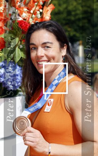Den Haag 10 augustus 2021
De olympische sporters die een medaille hebben gewonnen op de olympische spelen van Tokyo worden geeerd door oa Mark Rutte en Minister Stef Blok. De huldiging vint plaats in het sportcentrum in het zuiderpark.
Aanwezig oa  Sifan Hassan Harrie Lavreysen  Kiran Badloe Annemiek v d Vleuten Niek Kimmann Shanne Braspennincx Abdi Nageeye Jeffrey Hoogland Gabriella Schloesser Steve Wijler Arno Kamminga Sharon v Rouwendaal Tom Dumoulin Anouk Vetter Femke Bol Nouchka Fontijn Merel Smulders Sanne v Dijke Maikel v d Vleuten Kirsten Wild Annemiek Bekkering Annette Duetz Emma Oosterwegel Marit Bouwmeester Anna v d Breggen Roy v d Berg , heren 4 roeien , dames 2 roeien, heren 4x 400m  en het nederlands dames hockeyteam .Ook chef de Mission Pieter v d Hoogenband is er natuurlijk bij .