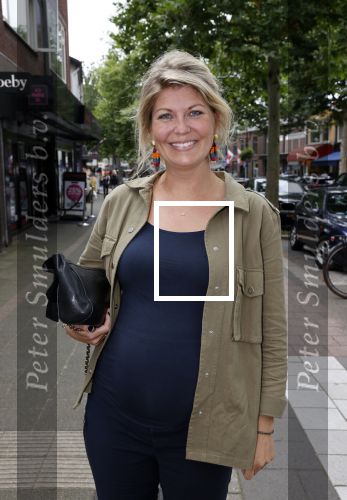 Hilversum 31 augustus 2021
Presentatie kledinglijn Lonneke Nooteboom in samenwerking met Shoeby. Pauline Wingelaar zwanger van haar derde kindje
