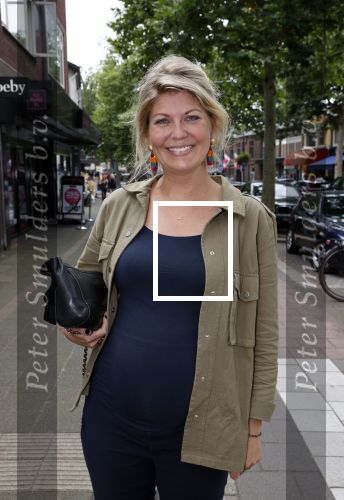 Hilversum 31 augustus 2021
Presentatie kledinglijn Lonneke Nooteboom in samenwerking met Shoeby. Pauline Wingelaar zwanger van haar derde kindje