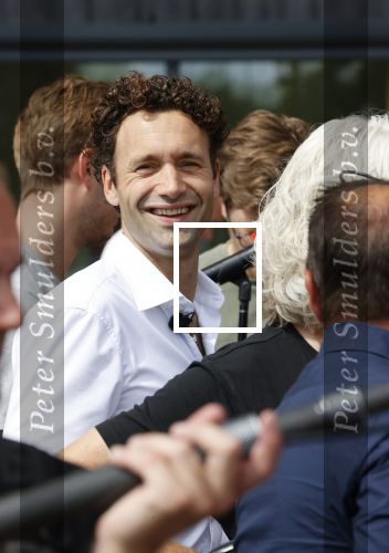 Den Haag 10 augustus 2021
De olympische sporters die een medaille hebben gewonnen op de olympische spelen van Tokyo worden geeerd door oa Mark Rutte en Minister Stef Blok. De huldiging vint plaats in het sportcentrum in het zuiderpark.
Aanwezig oa  Sifan Hassan Harrie Lavreysen  Kiran Badloe Annemiek v d Vleuten Niek Kimmann Shanne Braspennincx Abdi Nageeye Jeffrey Hoogland Gabriella Schloesser Steve Wijler Arno Kamminga Sharon v Rouwendaal Tom Dumoulin Anouk Vetter Femke Bol Nouchka Fontijn Merel Smulders Sanne v Dijke Maikel v d Vleuten Kirsten Wild Annemiek Bekkering Annette Duetz Emma Oosterwegel Marit Bouwmeester Anna v d Breggen Roy v d Berg , heren 4 roeien , dames 2 roeien, heren 4x 400m  en het nederlands dames hockeyteam .Ook chef de Mission Pieter v d Hoogenband is er natuurlijk bij . Pepijn Crone