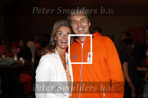 Schiphol 9 augustus 2021
Pieter v d Hoogenband met zijn vrouw Marie Jose bij aankomst op schiphol.