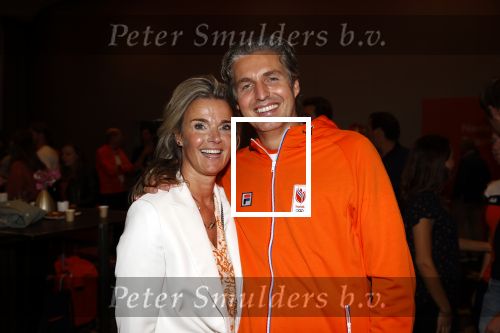 Schiphol 9 augustus 2021
Pieter v d Hoogenband met zijn vrouw Marie Jose bij aankomst op schiphol.