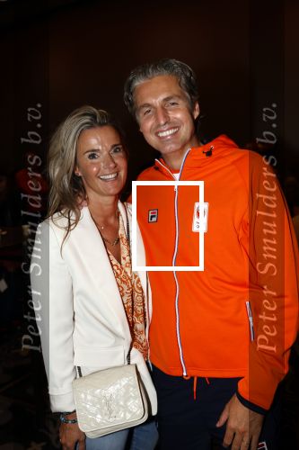 Schiphol 9 augustus 2021
Pieter v d Hoogenband met zijn vrouw Marie Jose bij aankomst op schiphol.