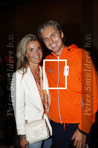 Schiphol 9 augustus 2021
Pieter v d Hoogenband met zijn vrouw Marie Jose bij aankomst op schiphol.