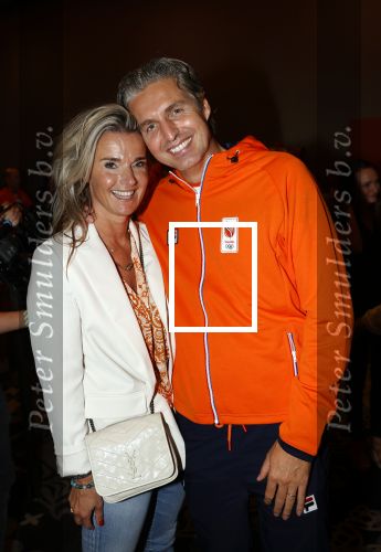 Schiphol 9 augustus 2021
Pieter v d Hoogenband met zijn vrouw Marie Jose bij aankomst op schiphol.